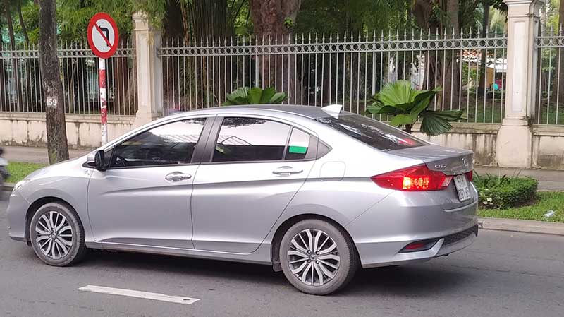 Xe 4 chỗ